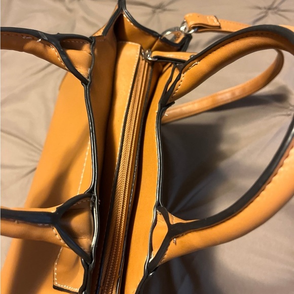 Purse - Picture 2 of 6